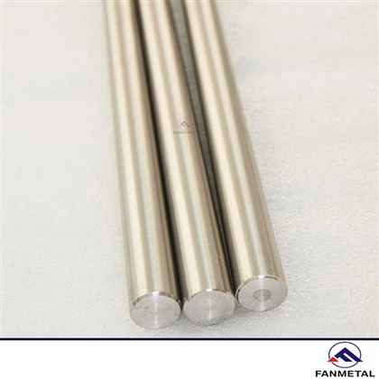 Titano juosta medicininiam implantui